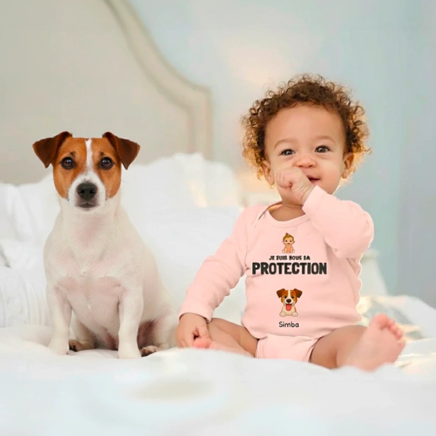 Bébé fille avec jack russel